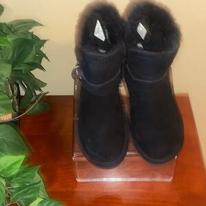 BearPaw Women's Black Shearling Boots